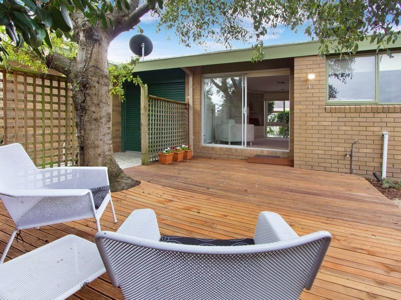 2/11 Coonara Ave, Mount Eliza VIC 3930