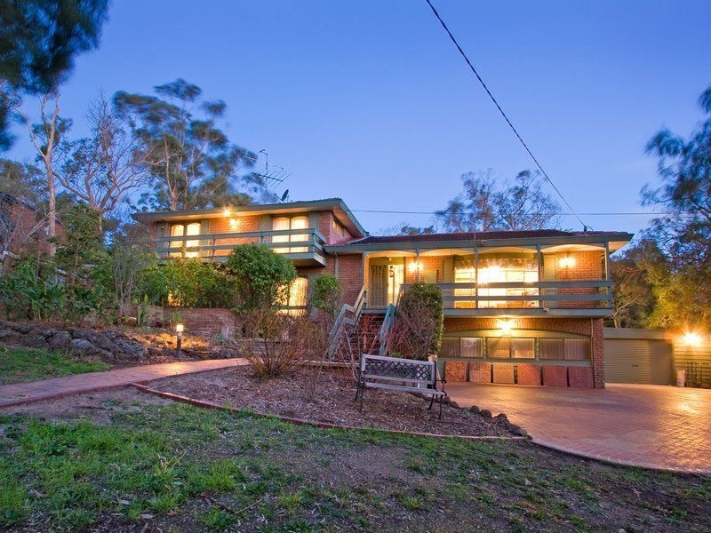 8 Bellbird Road, Mount Eliza VIC 3930