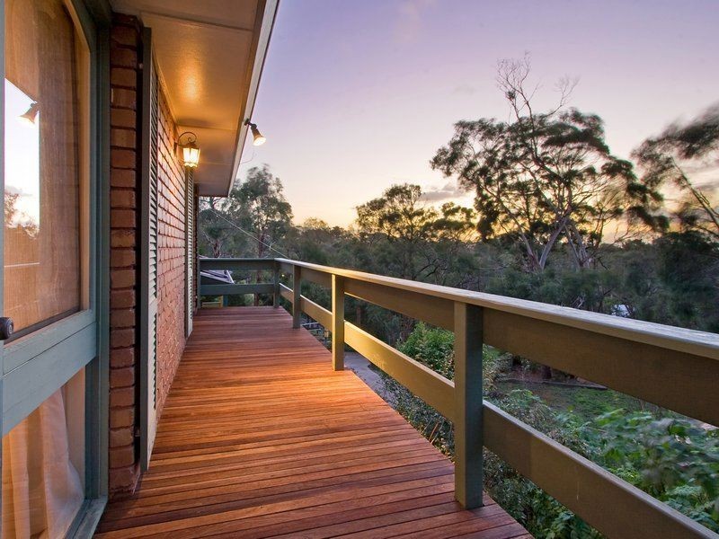 8 Bellbird Road, Mount Eliza VIC 3930