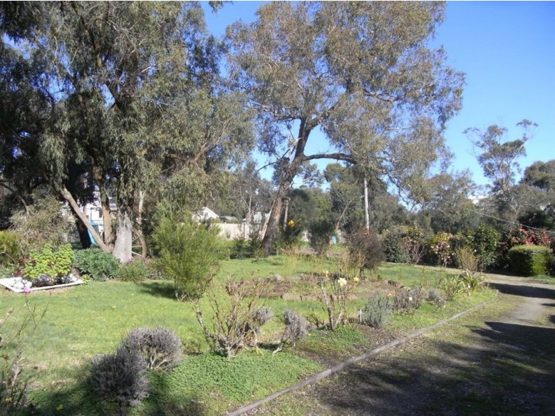 99 Quinns Parade, Mount Eliza VIC 3930