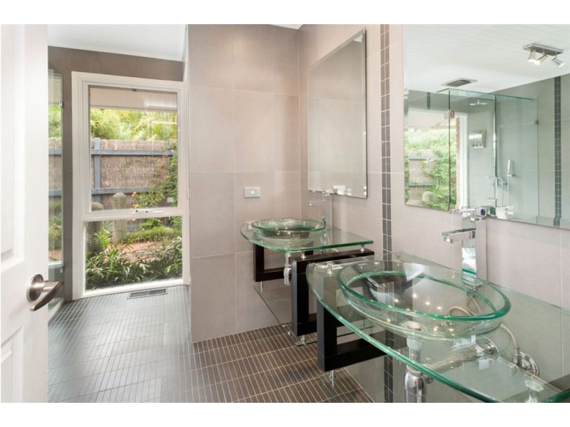 20 McCutcheon Close, Mount Eliza VIC 3930