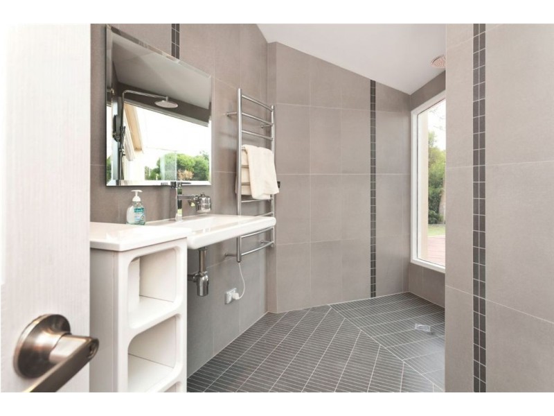 20 McCutcheon Close, Mount Eliza VIC 3930