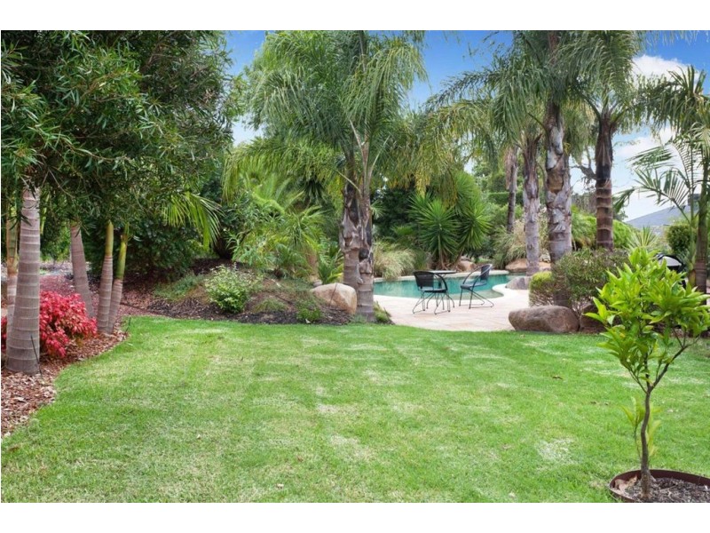 20 McCutcheon Close, Mount Eliza VIC 3930