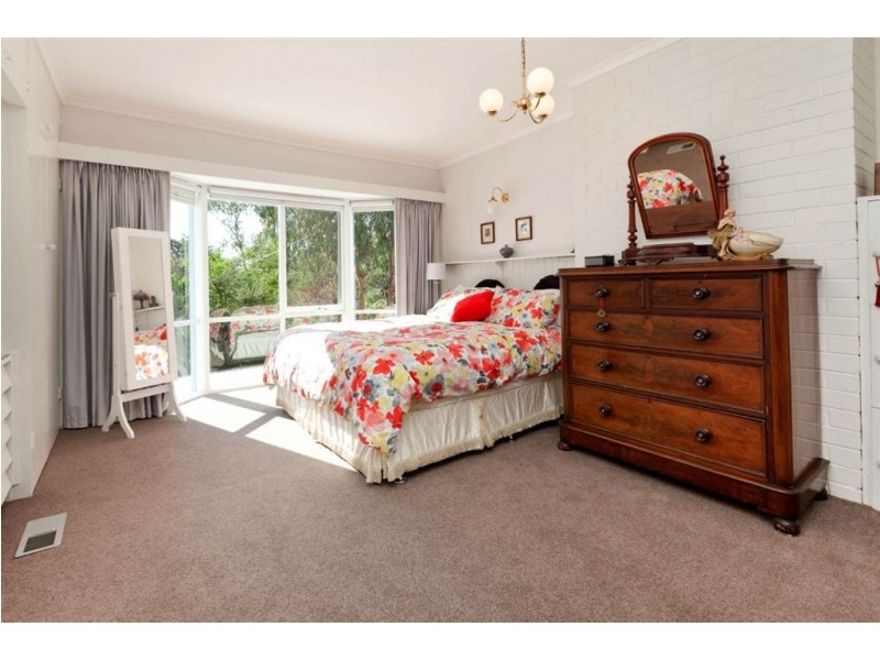 11 Mann Road, Mount Eliza VIC 3930