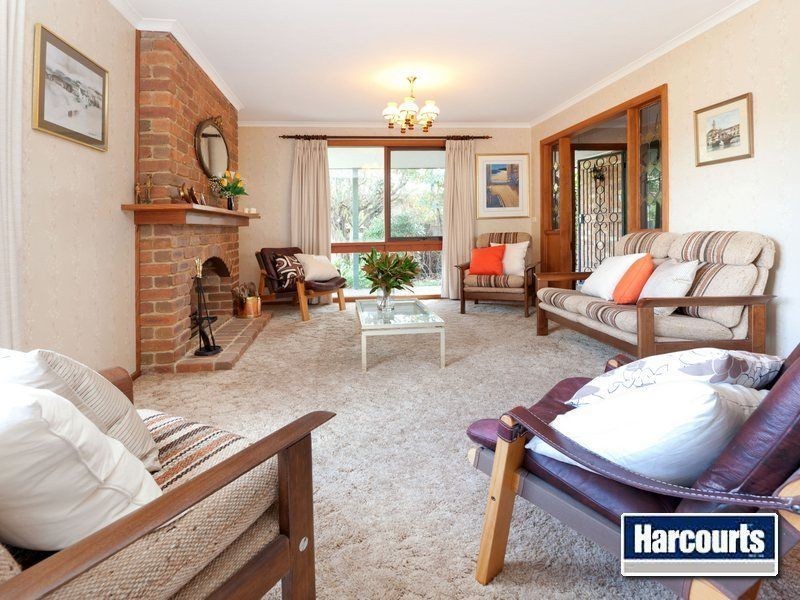 21 Roborough Ave, Mount Eliza VIC 3930