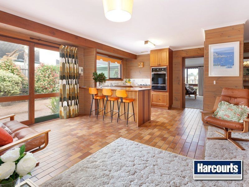 21 Roborough Ave, Mount Eliza VIC 3930