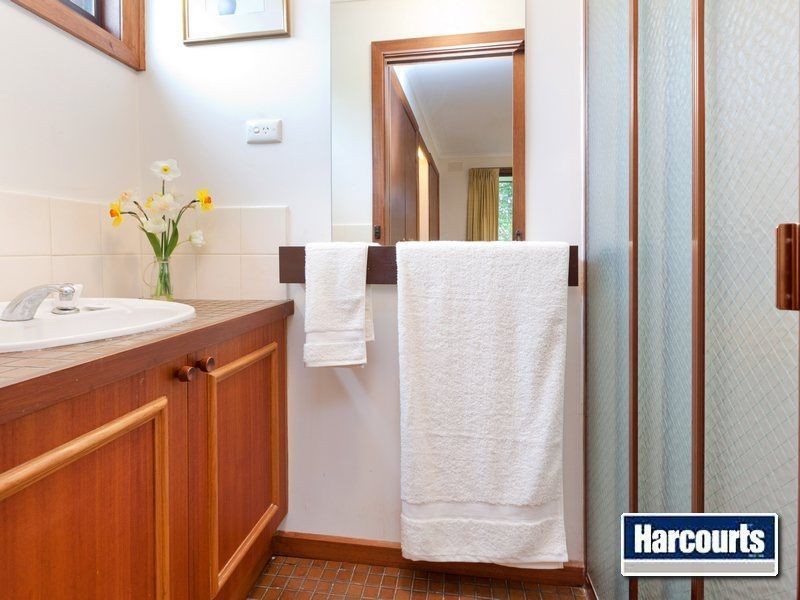 21 Roborough Ave, Mount Eliza VIC 3930