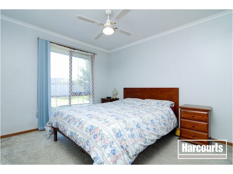 19 Caroline Crescent, Cranbourne VIC 3977