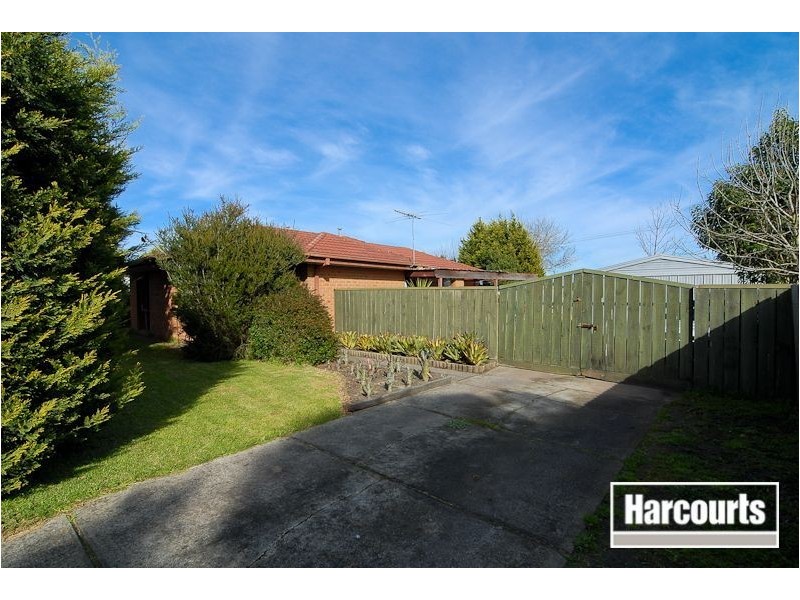 19 Caroline Crescent, Cranbourne VIC 3977