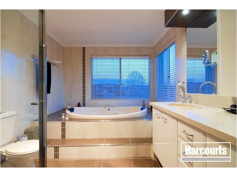 5 Floral Gardens, Narre Warren South VIC 3805