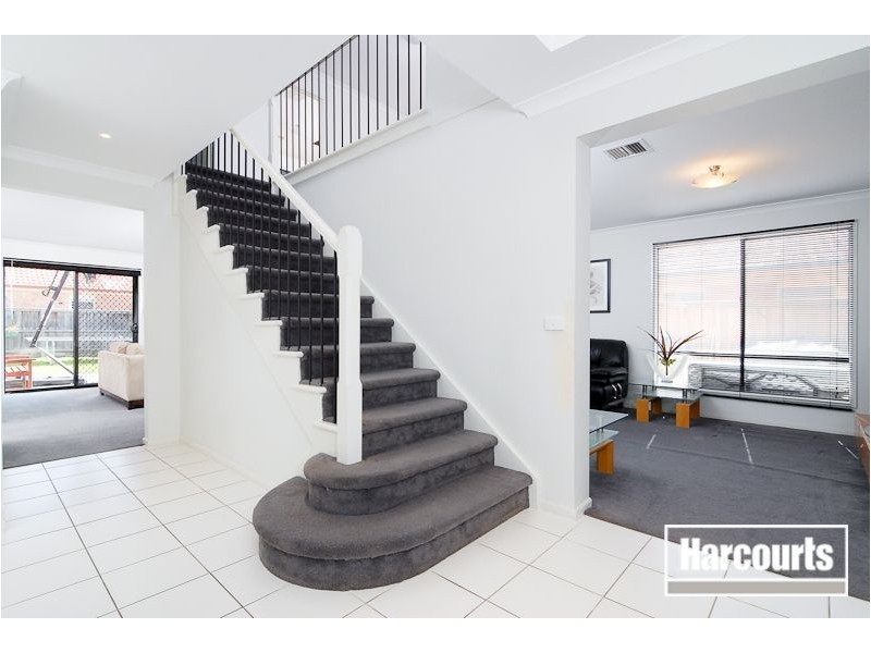 37 Chatswood Dve, Narre Warren South VIC 3805