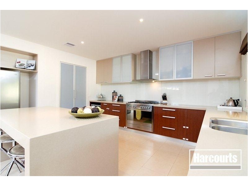 11 Greenfield Court, Cranbourne North VIC 3977