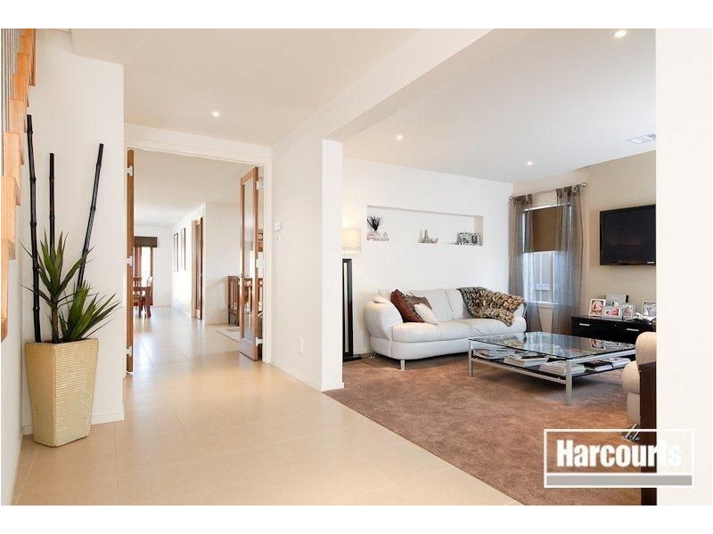 11 Greenfield Court, Cranbourne North VIC 3977