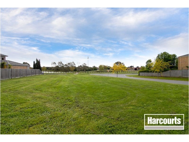 1 Glenmaggie Close, Berwick VIC 3806