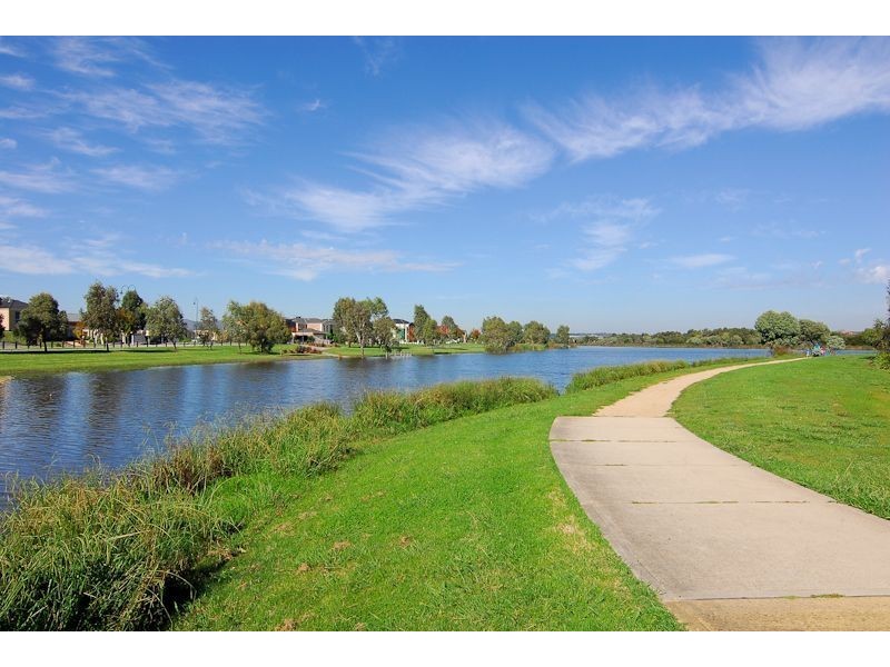 1 Glenmaggie Close, Berwick VIC 3806