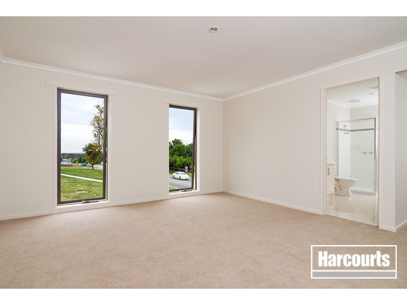 24 Bethune Drive, Hampton Park VIC 3976