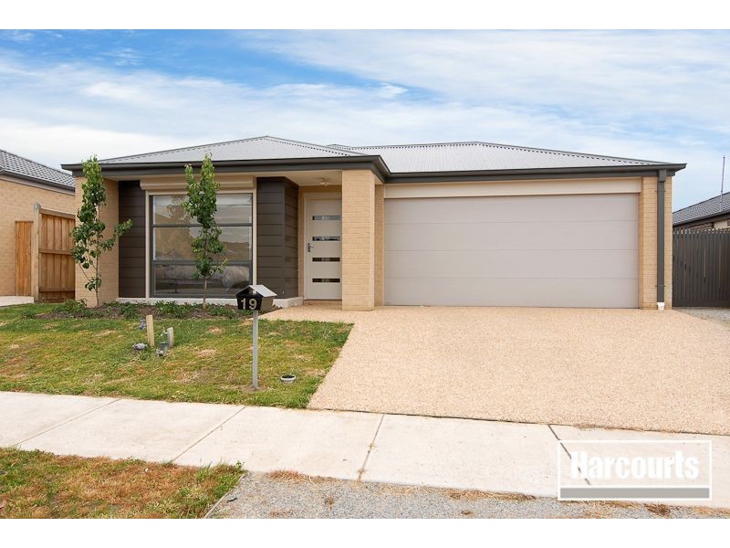 19 Tilden Rise, Cranbourne North VIC 3977