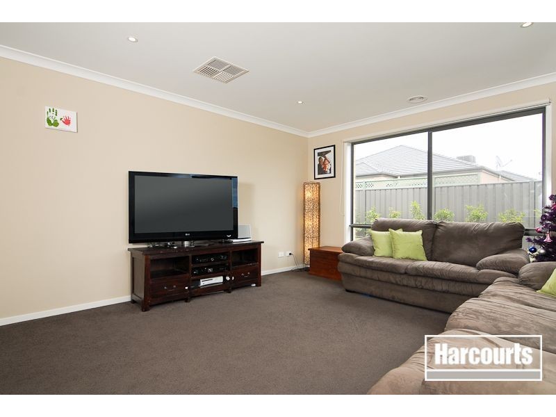 19 Tilden Rise, Cranbourne North VIC 3977