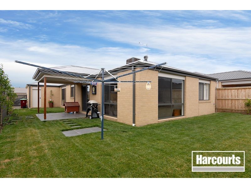 19 Tilden Rise, Cranbourne North VIC 3977