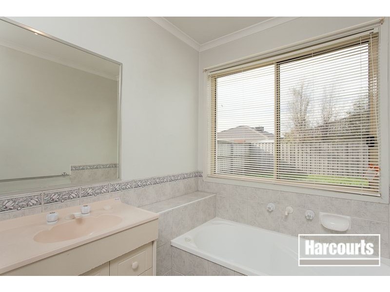 9 Feehan Crescent, Narre Warren South VIC 3805