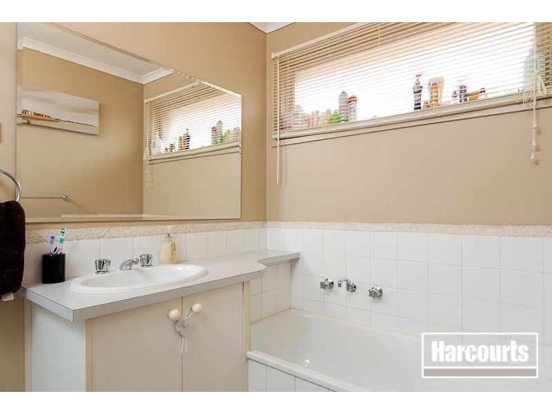 27 Saffron Drive, Hallam VIC 3803