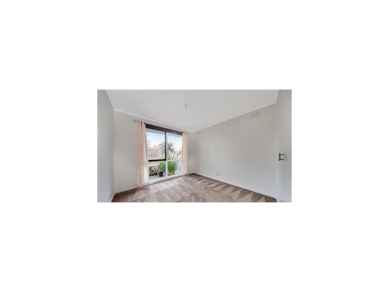 2/23 William Street, Cranbourne VIC 3977