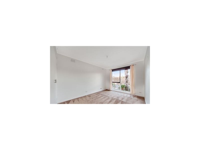 2/23 William Street, Cranbourne VIC 3977