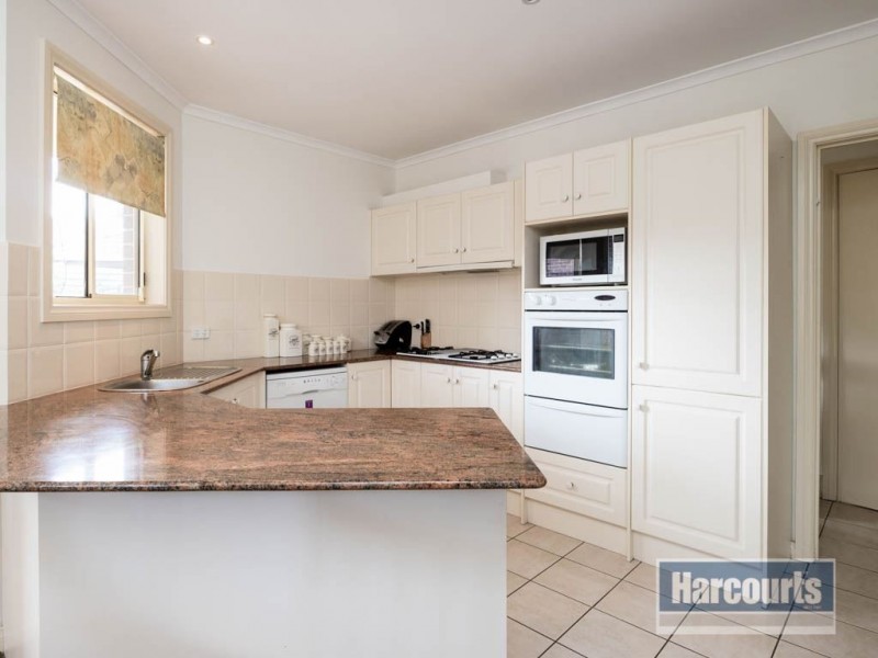 2/27-29 Bakewell Street, Cranbourne VIC 3977