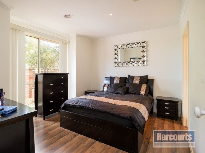 2/27-29 Bakewell Street, Cranbourne VIC 3977