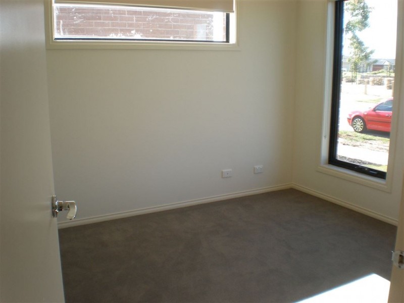31 Bushranger Boulevard, Cranbourne East VIC 3977