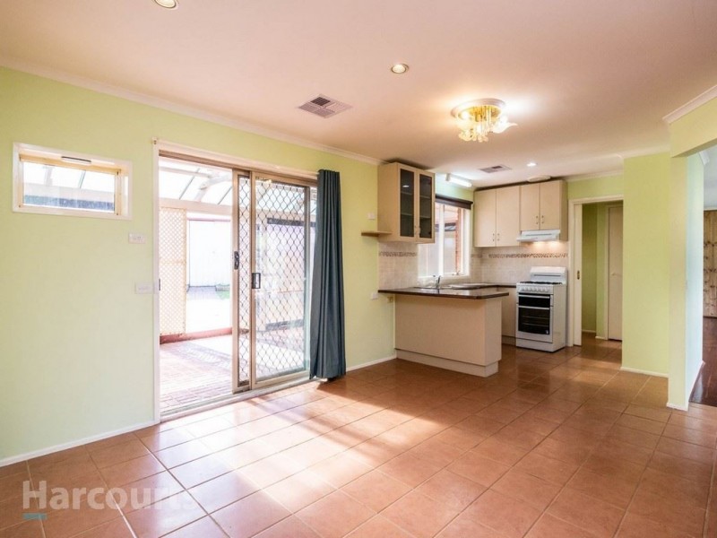 14 Ellindale Close, Hampton Park VIC 3976