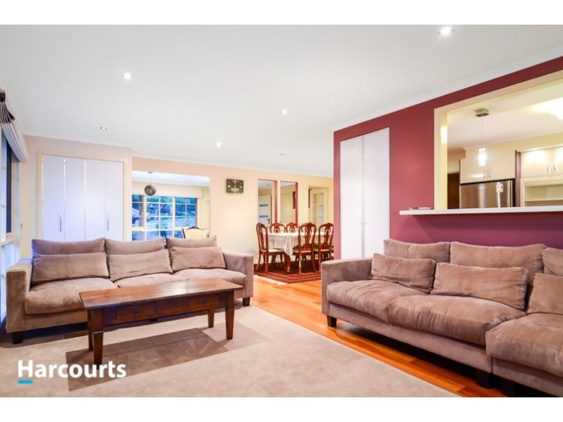 61 Ravensthorpe Crescent, Narre Warren VIC 3805