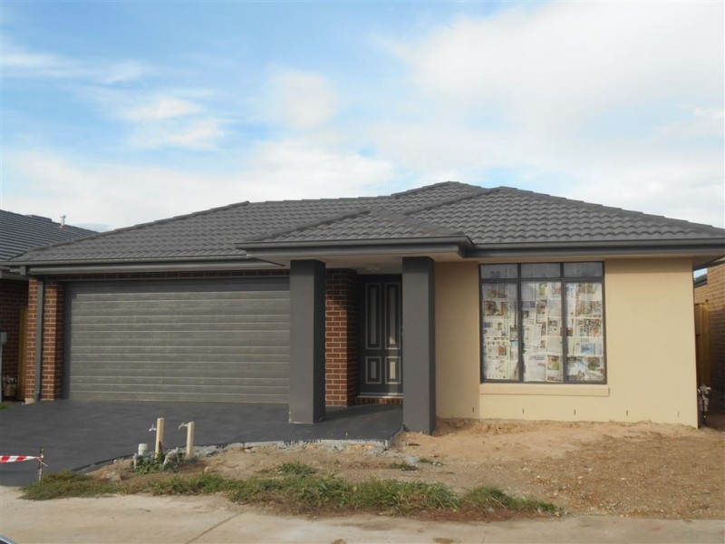 118 Wheelers Park Drive, Cranbourne North VIC 3977