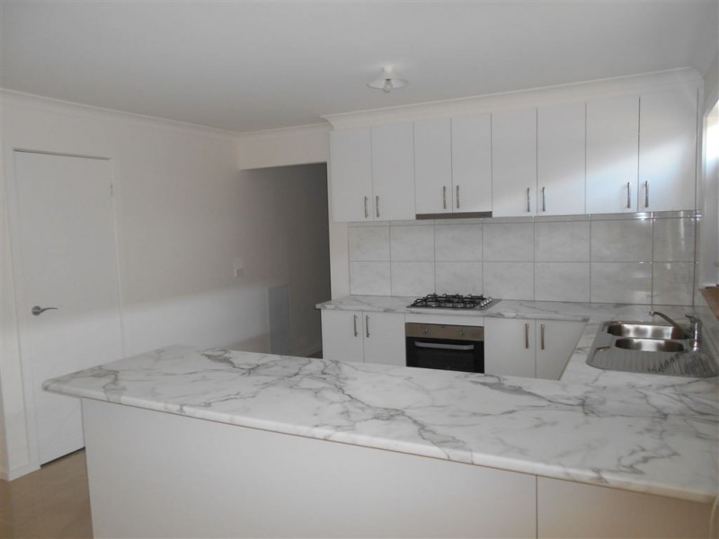 118 Wheelers Park Drive, Cranbourne North VIC 3977