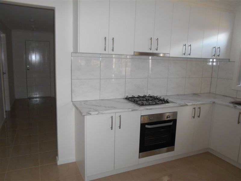 118 Wheelers Park Drive, Cranbourne North VIC 3977