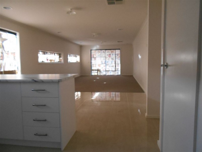 118 Wheelers Park Drive, Cranbourne North VIC 3977