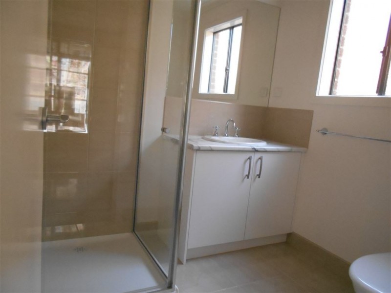 118 Wheelers Park Drive, Cranbourne North VIC 3977