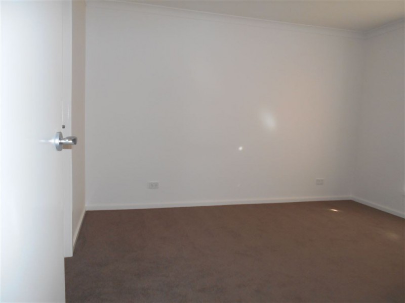 118 Wheelers Park Drive, Cranbourne North VIC 3977