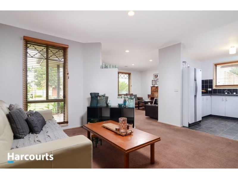 8 Karen Close, Narre Warren South VIC 3805