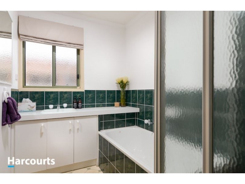 8 Karen Close, Narre Warren South VIC 3805