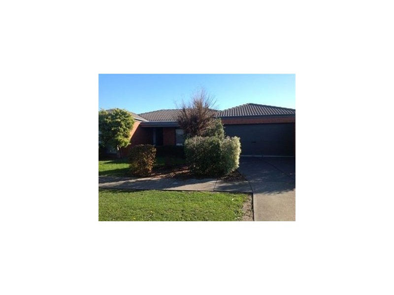 23 Fernisky Drive, Cranbourne East VIC 3977