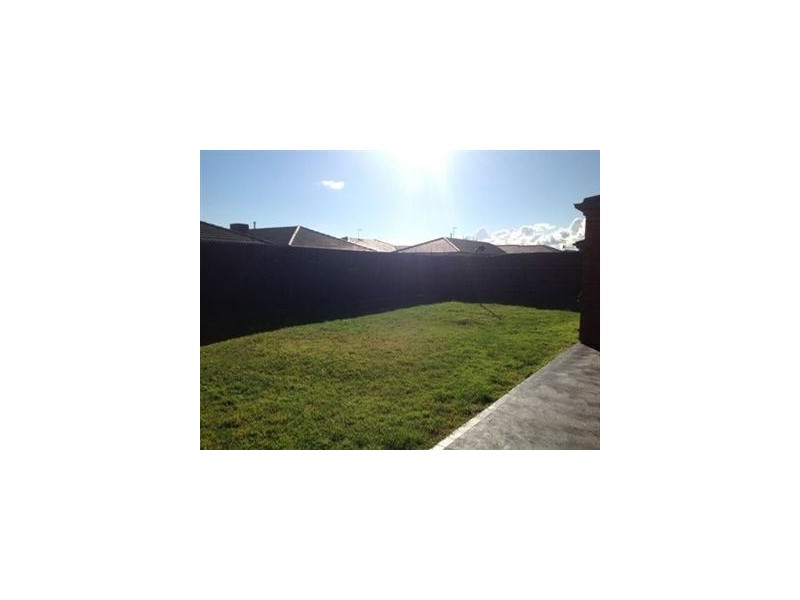 23 Fernisky Drive, Cranbourne East VIC 3977