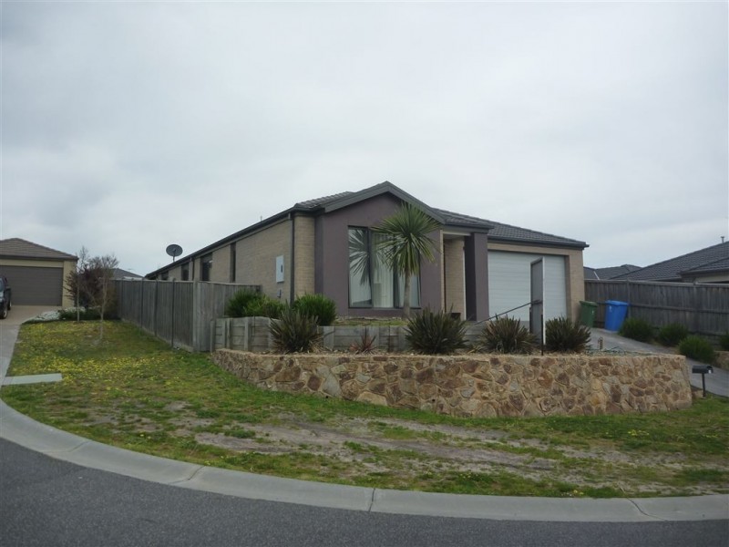10 Devlin Place, Cranbourne North VIC 3977