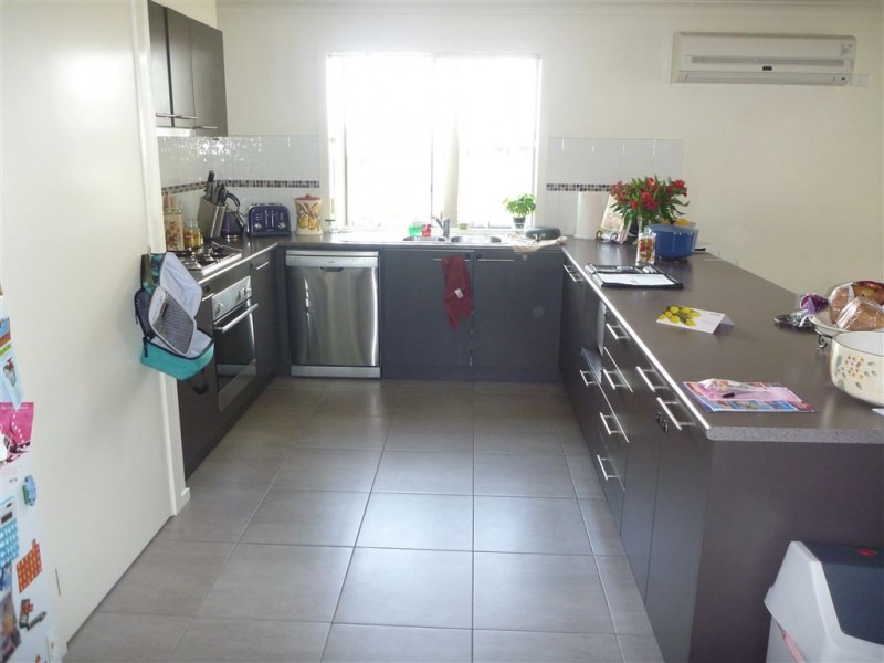 10 Devlin Place, Cranbourne North VIC 3977