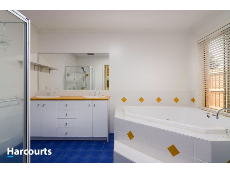 24 Bewley Way, Berwick VIC 3806