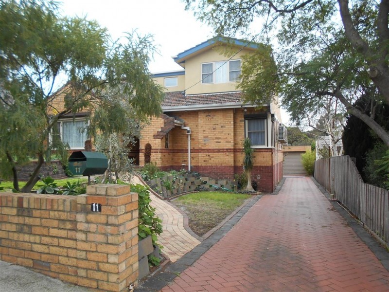11 Heather Grove, Cheltenham VIC 3192