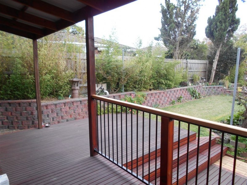 11 Heather Grove, Cheltenham VIC 3192