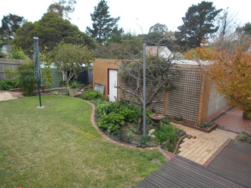 11 Heather Grove, Cheltenham VIC 3192