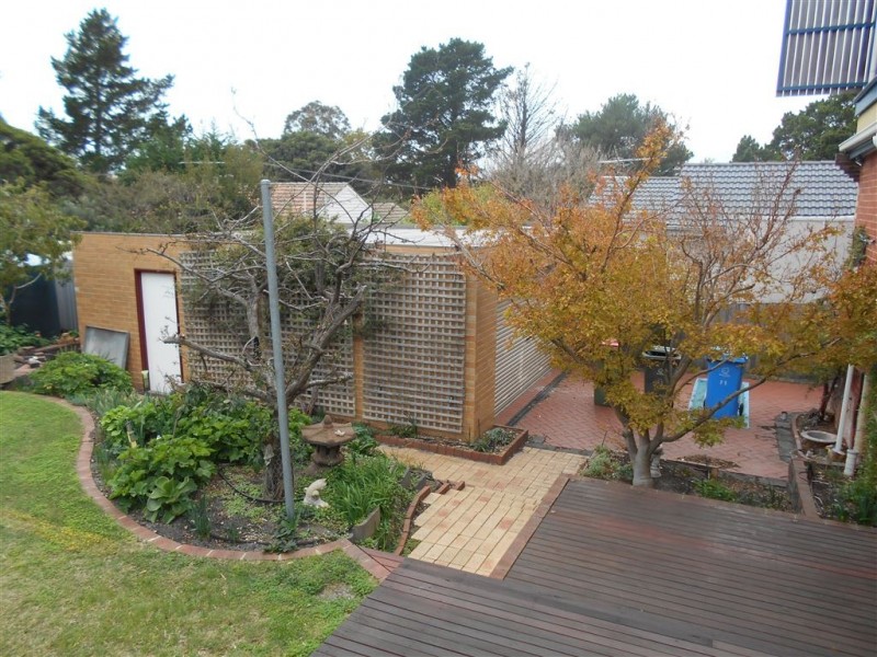 11 Heather Grove, Cheltenham VIC 3192