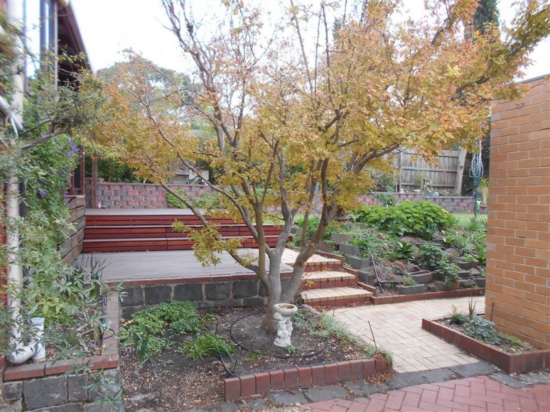 11 Heather Grove, Cheltenham VIC 3192